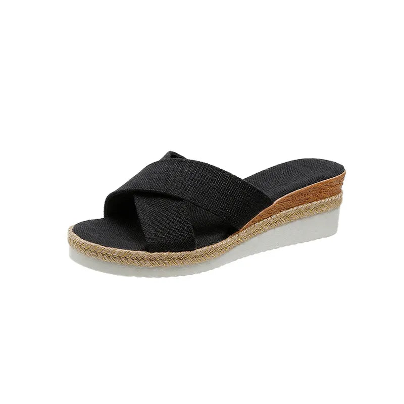 Damen Keilabsatz Slipper ⎜ Bequeme Sommerschuhe mit Kreuzriemen und Offenem Design für Alltag & Freizeit
