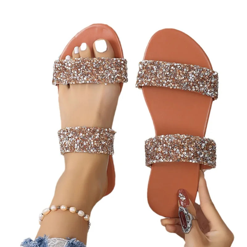Damen Flache Slipper ⎜ Bequeme Sommerschuhe mit Doppelriemen und Glitzerdekor für Alltag & Freizeit