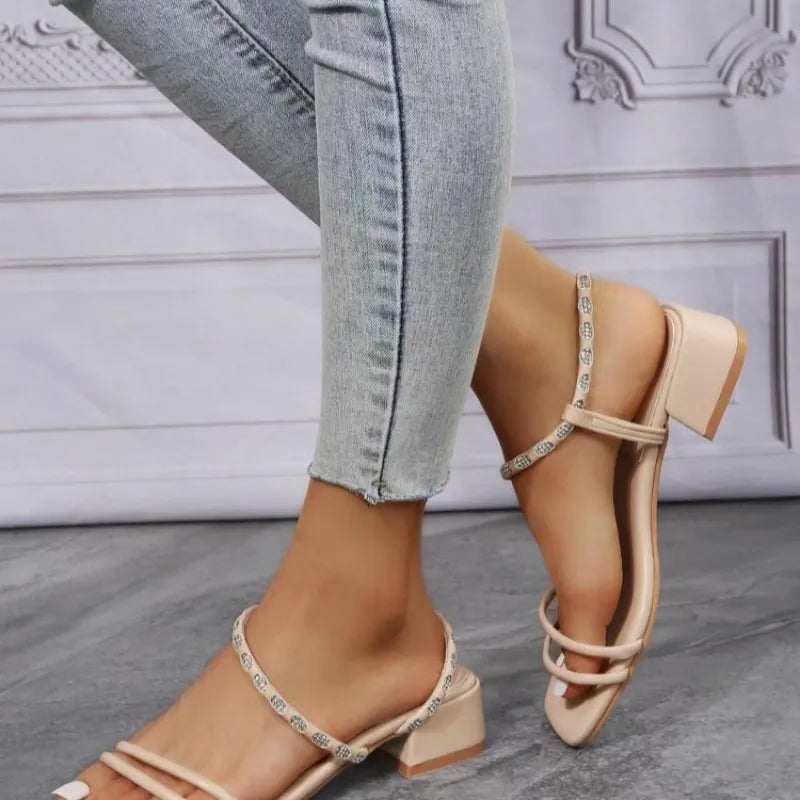 Damen Sandalen mit Absatz ⎜ Elegante Sommerschuhe mit Dünnen Riemen und Strassdetails für Alltag & Events