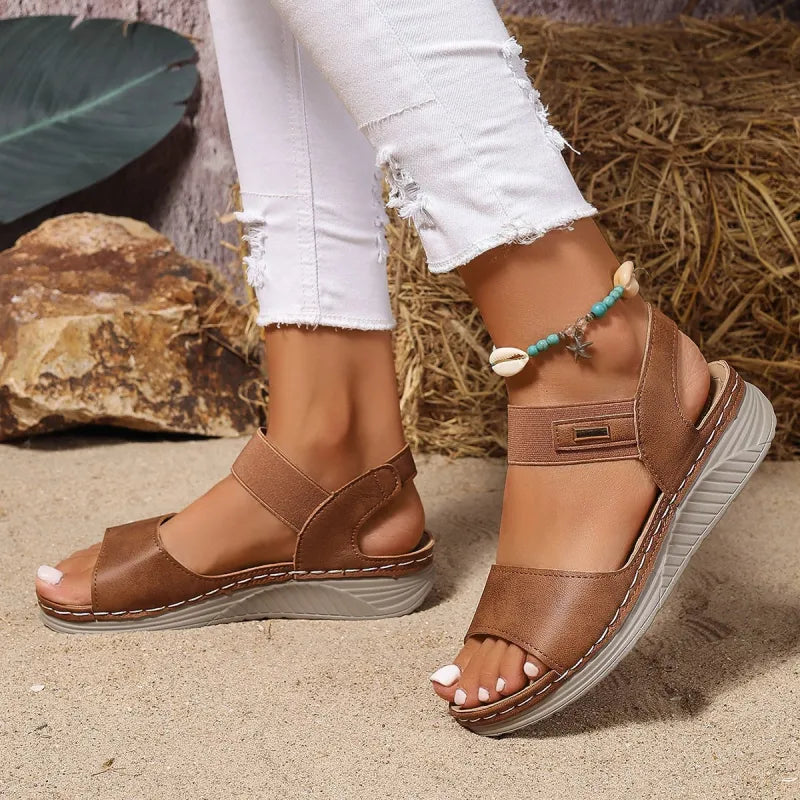 Keilsandaletten für Damen ⎜ Bequeme Sommerschuhe mit Klettverschluss und rutschfester Sohle