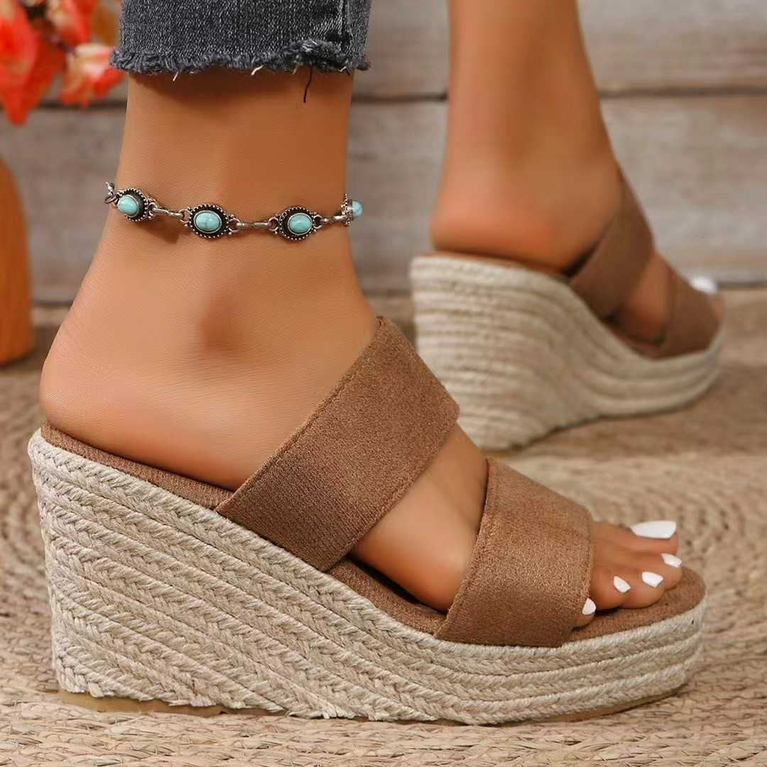 Keilabsatz Hausschuhe für Damen ⎜ Sommerliche Sandalen mit Seilsohle und bequemem Doppelriemen