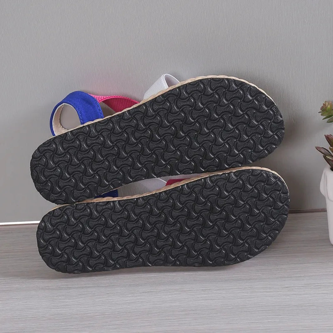 Flache Sandalen für Damen ⎜ Bequeme Sommerschuhe mit Kreuzriemen und Flexibler Bastsohle