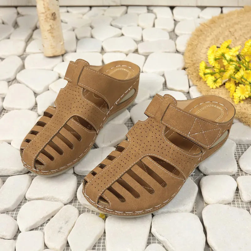Damen Sandalen mit Keilsohle ⎜ Bequeme Sommerschuhe mit Belüftung und Klettverschluss für Alltag und Freizeit