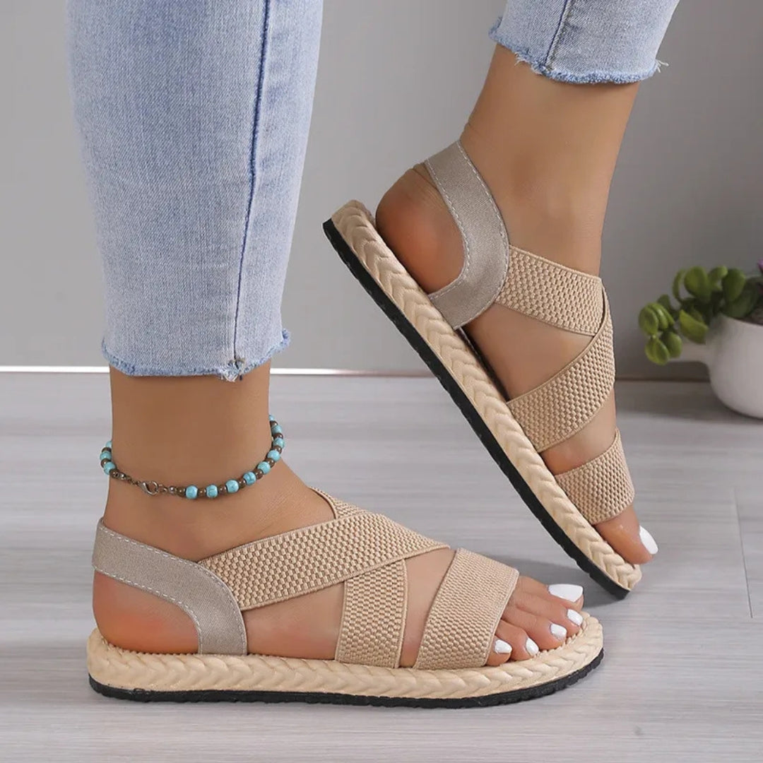 Flache Sandalen für Damen ⎜ Bequeme Sommerschuhe mit Kreuzriemen und Flexibler Bastsohle