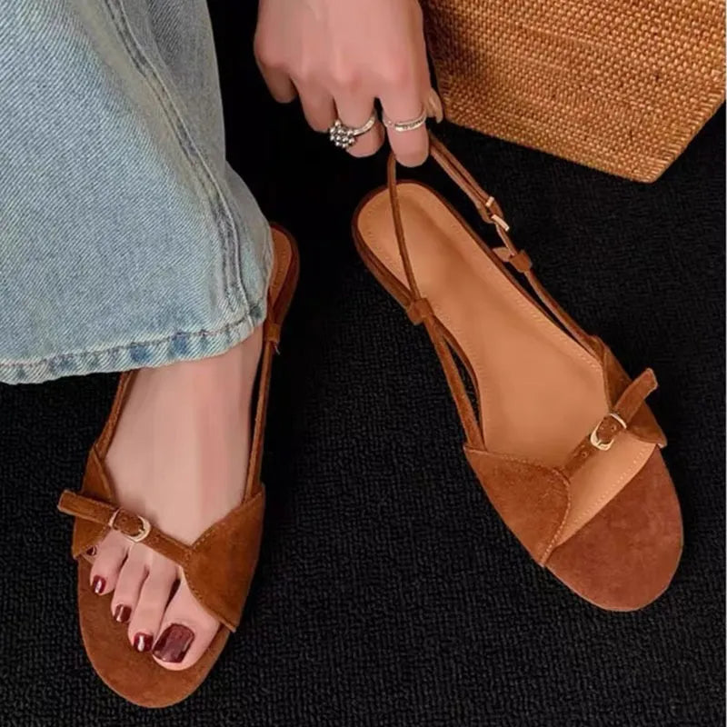 Flache Sandalen für Damen ⎜ Bequeme Sommerschuhe mit runder Spitze und verstellbarem Riemchen