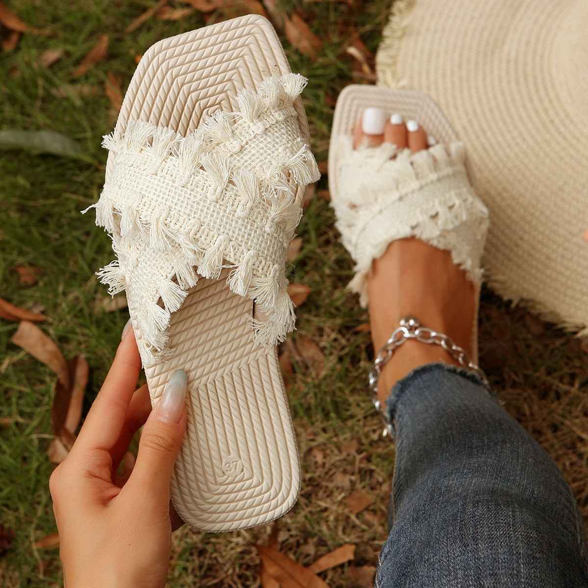 Strandsandalen für Damen ⎜ Bequeme Sommerschuhe mit Fransen und rutschfester EVA-Sohle