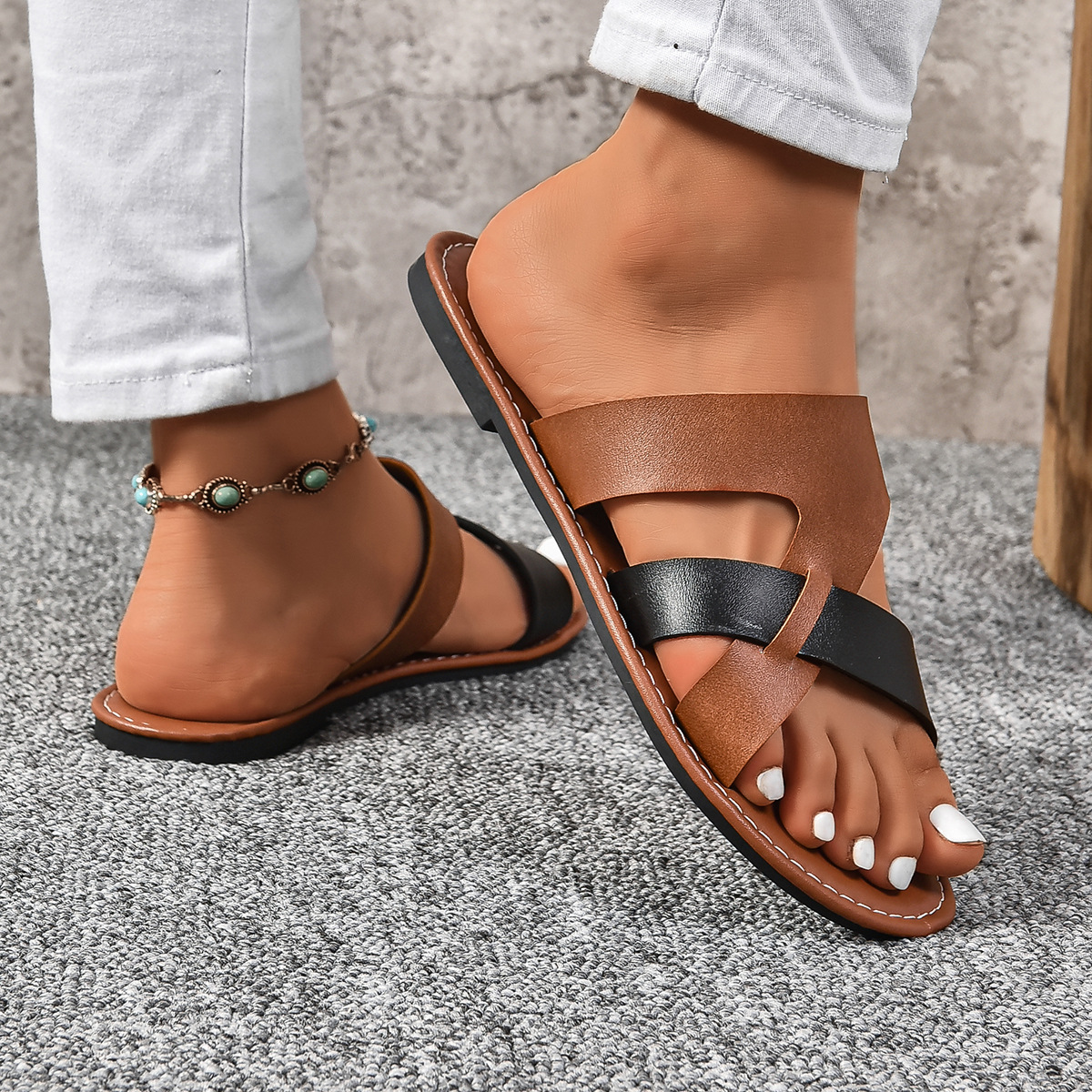 Damen Sandalen mit Blockstreifen-Design ⎜ Bequeme Hausschuhe mit Kreuzriemen und modischem Look