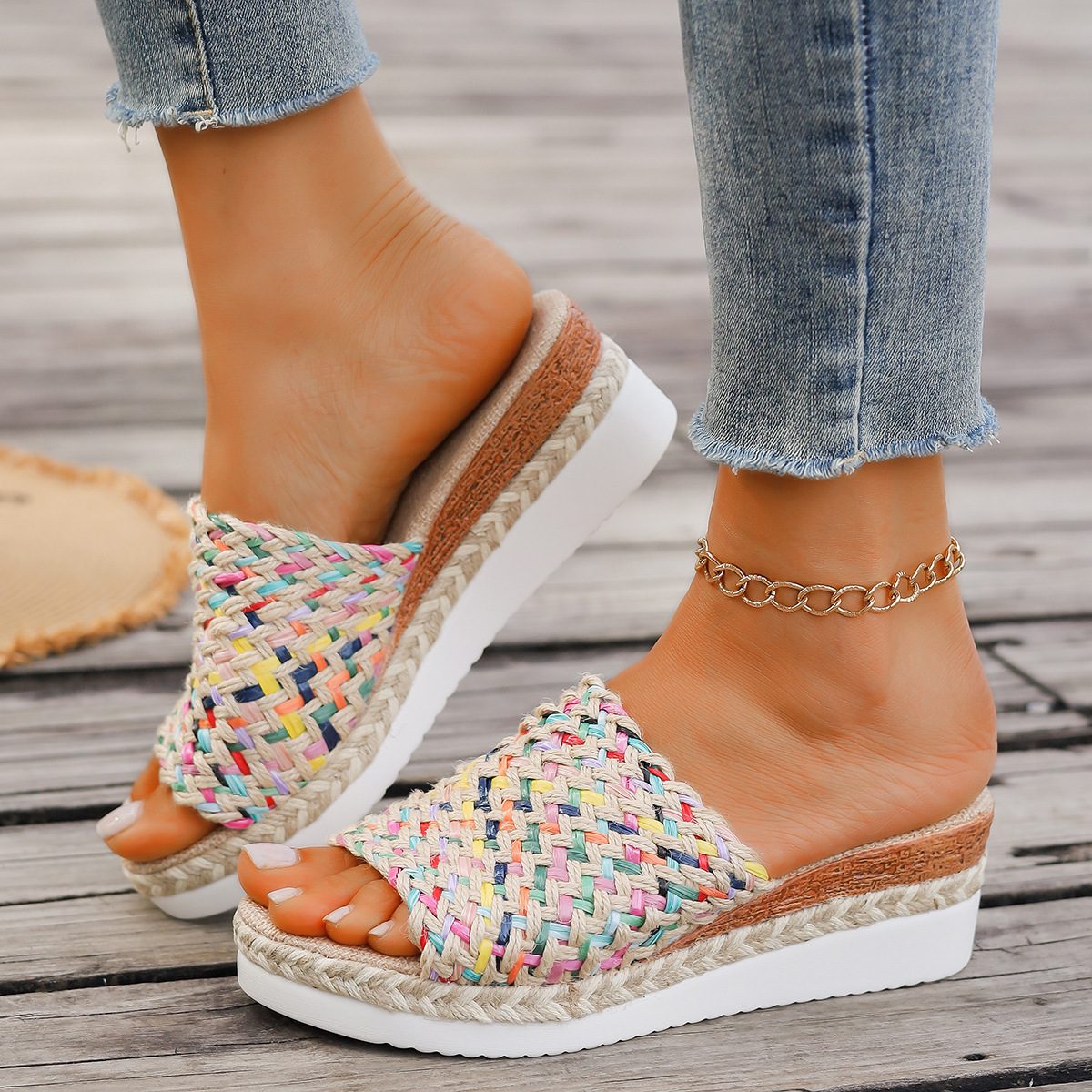 Damen Farbiges Wedge-Slipper-Design ⎜ Bequeme Rutschsichere Sandalen mit Hanfseil-Optik und dickem Absatz