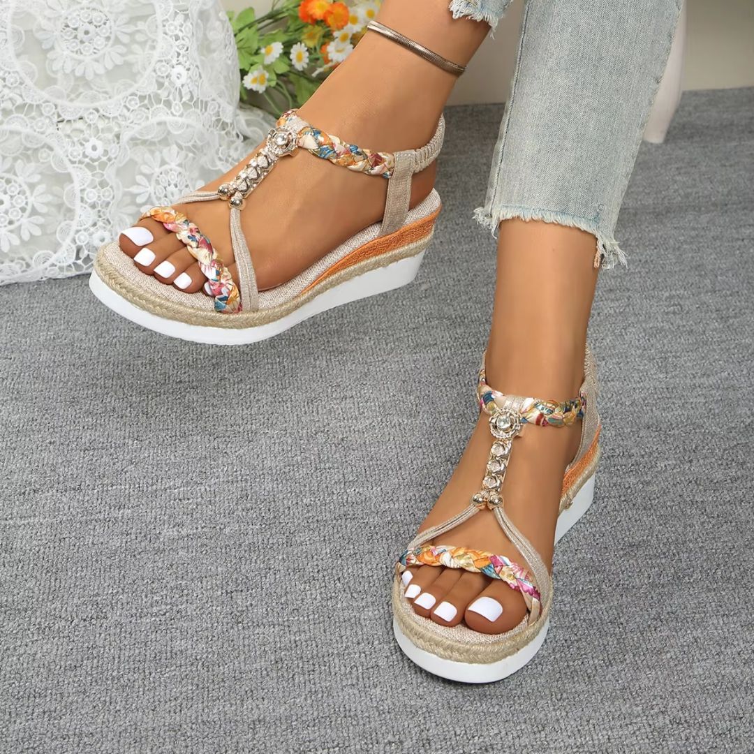 Damen Wedges mit geflochtenem Riemen ⎜ Komfortable Sandalen mit Perlen-Details und modischer Sohle
