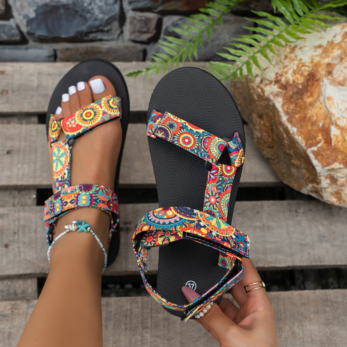 Outdoorsandalen für Damen ⎜ Leichte Sommerschuhe mit flacher Sohle und verstellbaren Klettverschlüssen