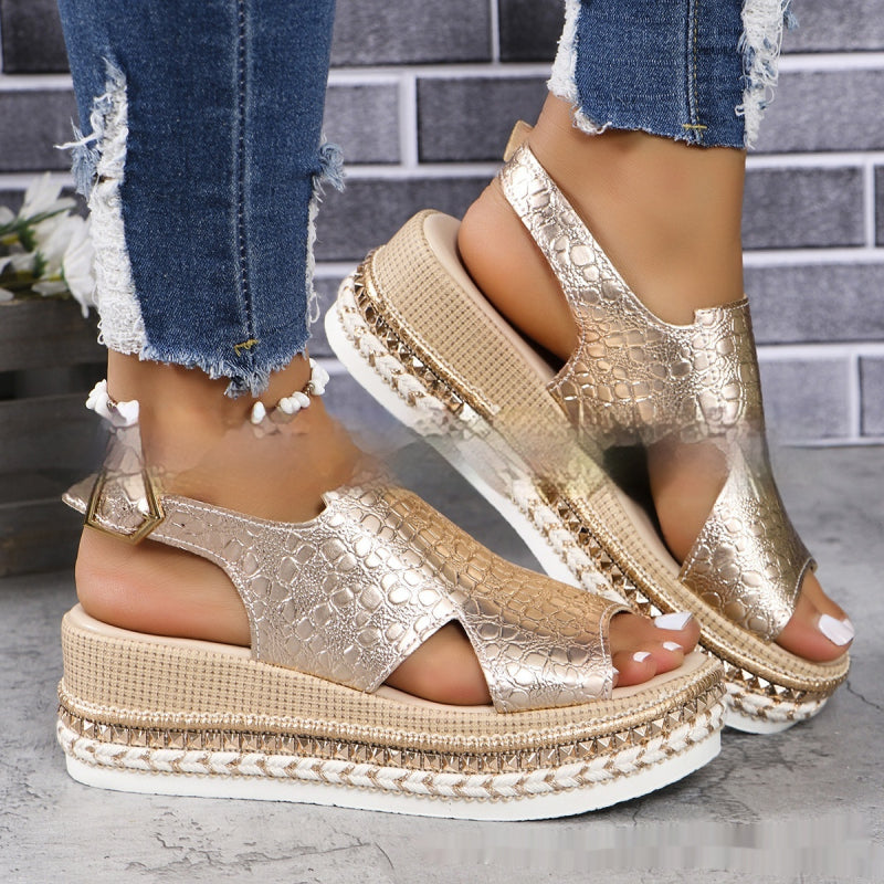 Damen Plateau Sandalen ⎜ Modische Sommerschuhe mit Kroko-Optik und Verstellbarer Schnalle