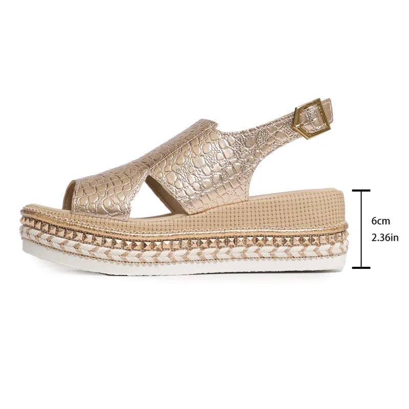Damen Plateau Sandalen ⎜ Modische Sommerschuhe mit Kroko-Optik und Verstellbarer Schnalle
