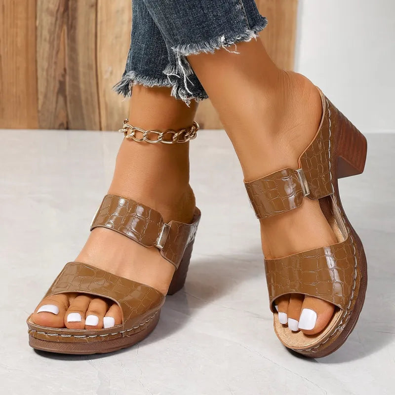 Damen Keilsandaletten ⎜ Bequeme Pantoletten mit Steinmuster und Offener Spitze für Alltag & Freizeit