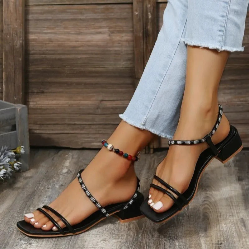 Damen Sandalen mit Absatz ⎜ Elegante Sommerschuhe mit Dünnen Riemen und Strassdetails für Alltag & Events