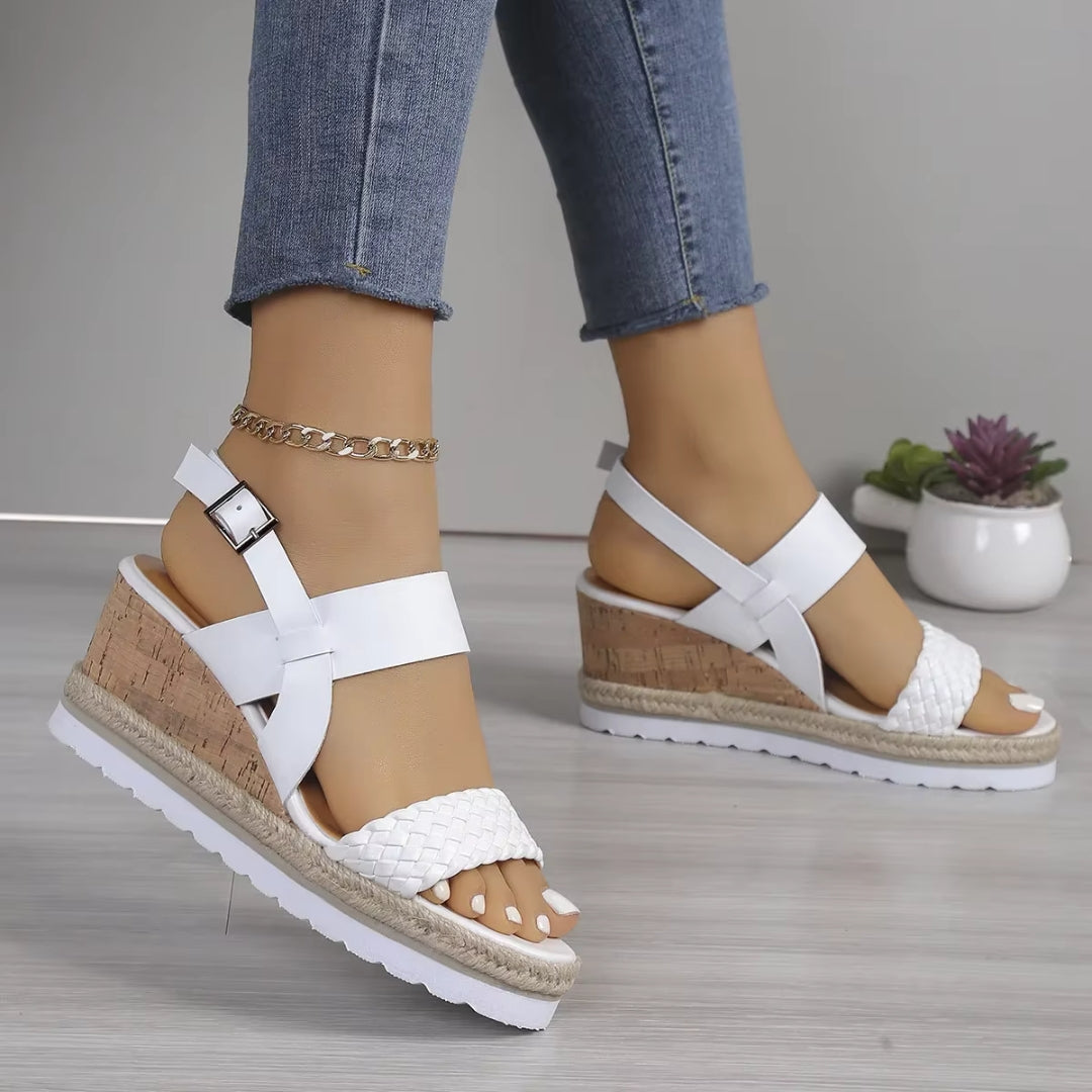 Keilsandalen für Damen ⎜ Offene Sommerschuhe mit Knöchelriemen und Geflochtener Sohle In Komfortweite