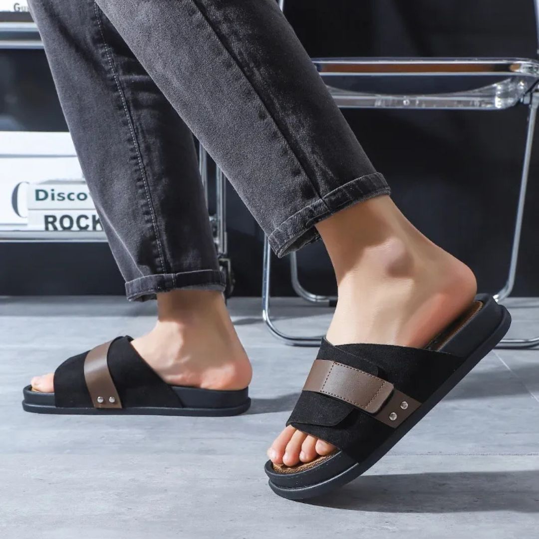 Hausschuhe für Herren ⎜ Rutschfeste Plattform-Slipper für Bad und Zuhause