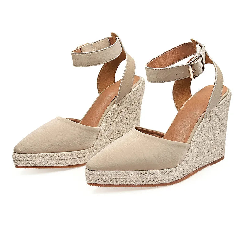 Damen Keilsandaletten mit Bastsohle ⎜ Elegante Sommerschuhe mit spitzer Kappe und verstellbarem Knöchelriemen