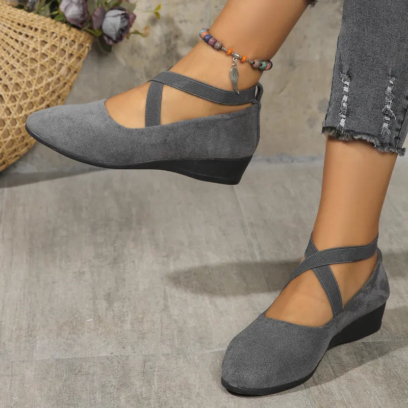 Wedge-Pumps für Damen ⎜ Bequeme Schuhe mit Kreuzriemen für Alltag und eleganten Look