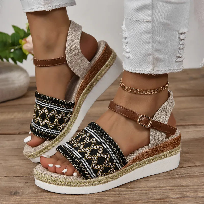Damen Keilsandaletten mit Knöchelriemen ⎜ Bequeme Sommerschuhe mit Flacher Sohle für Alltag und Große Größen