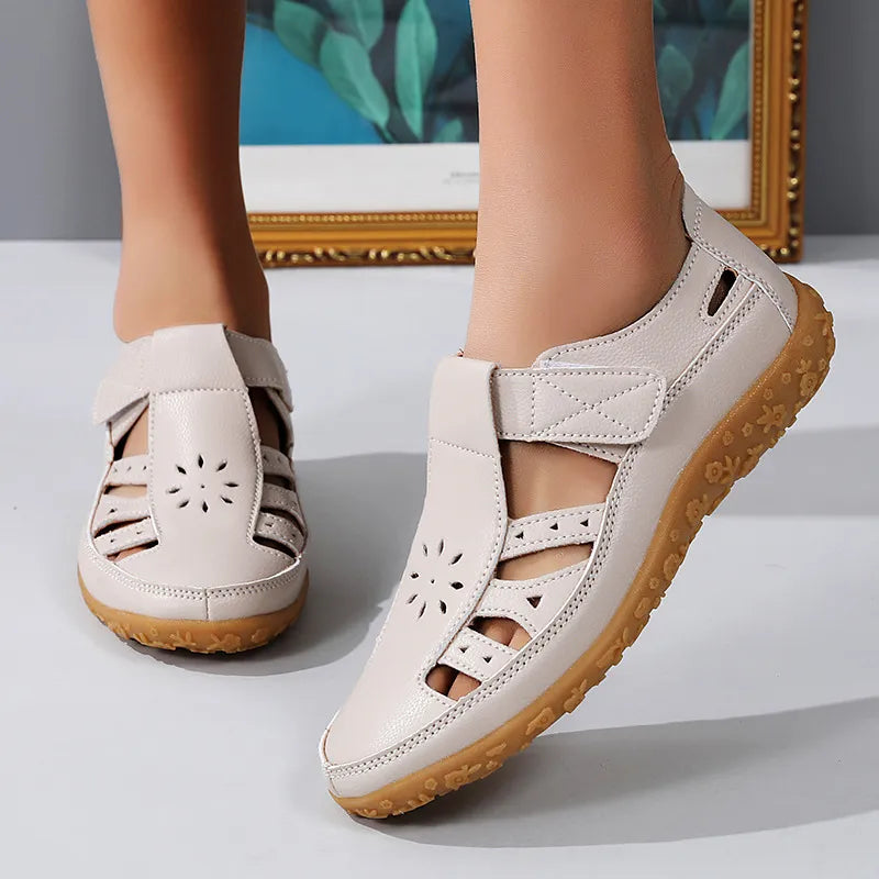 Damen Sommerschuhe mit Lochmuster ⎜ Bequeme Flats mit Klettverschluss und rutschfester Sohle für den Alltag