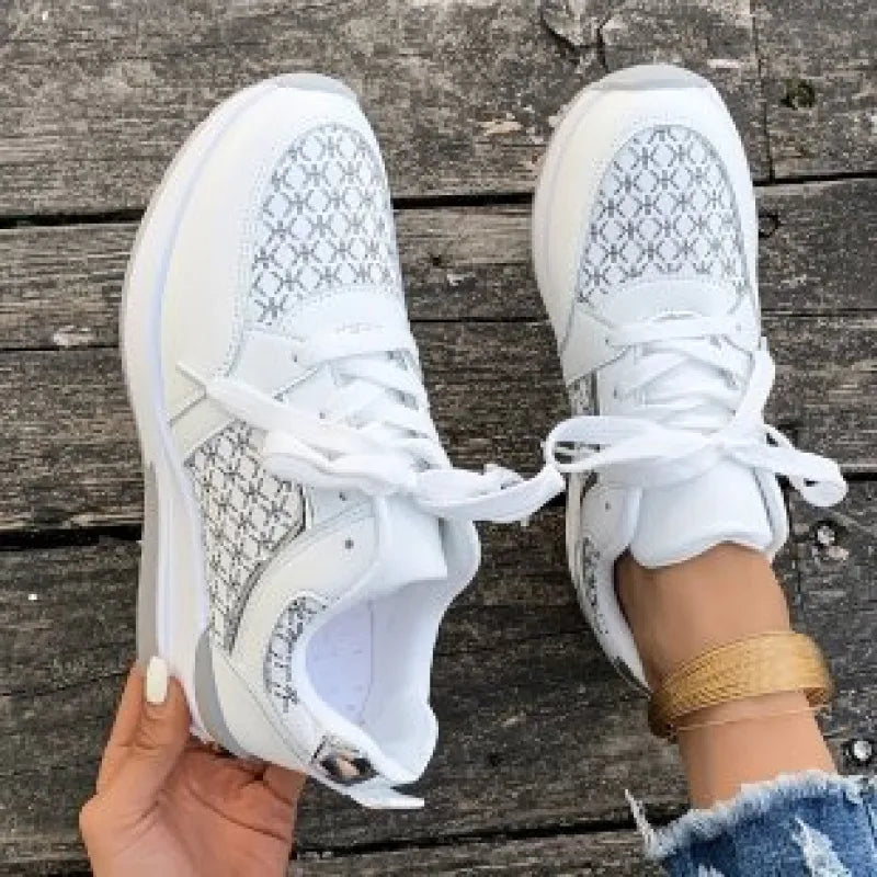 Damen Sneakers ⎜ Modische Schnürschuhe mit dicker Sohle und eleganten Akzenten für den Alltag