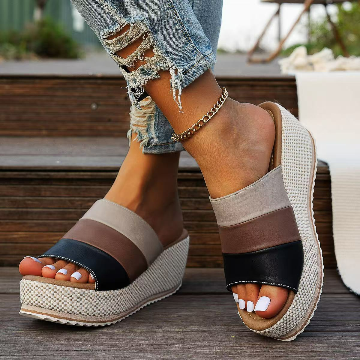 Damen Wedge Sandalen mit Block-Absatz ⎜ Komfortable Plateauslipper mit Farbblock-Design und Riemen