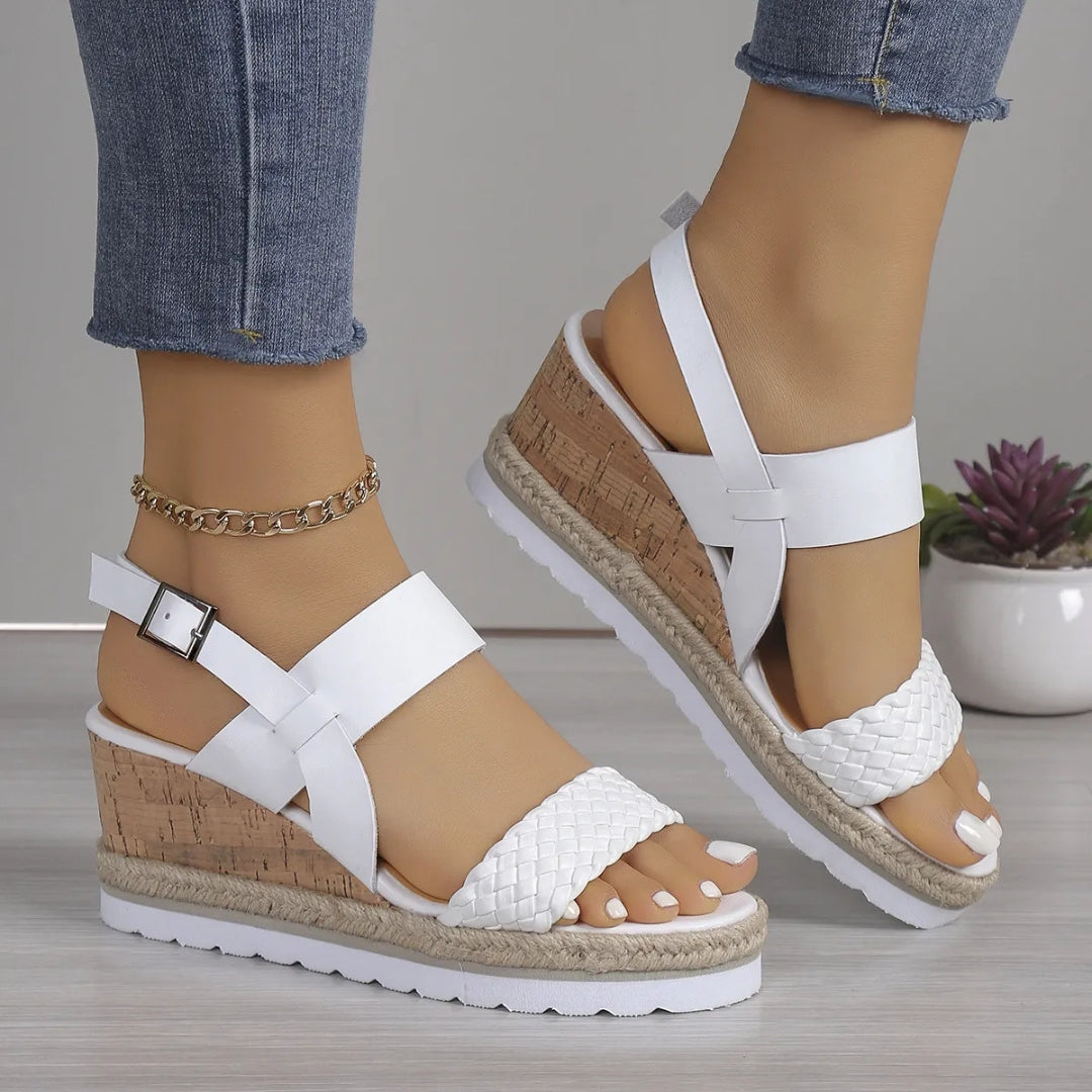 Keilsandalen für Damen ⎜ Offene Sommerschuhe mit Knöchelriemen und Geflochtener Sohle In Komfortweite