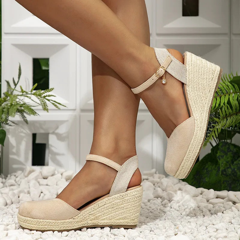 Damen Keilsandaletten ⎜ Bequeme Römersandalen mit hohem Absatz und Knöchelriemen für Alltag & Freizeit