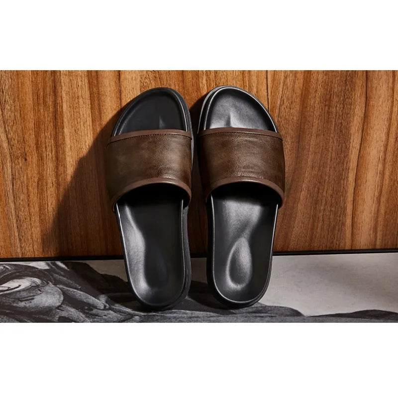 Herren Slipper aus echtem Leder ⎜Bequeme Sommer-Sandalen mit rutschfester Sohle für Outdoor-Aktivitäten