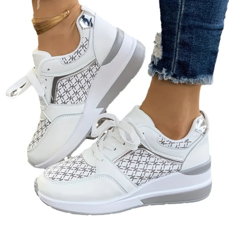 Damen Sneakers ⎜ Modische Schnürschuhe mit dicker Sohle und eleganten Akzenten für den Alltag