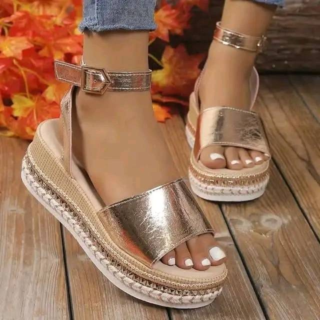 Keilsandaletten für Damen ⎜ Luftige Sommerschuhe mit Cut-Out-Design und offener Fischmaul-Spitze