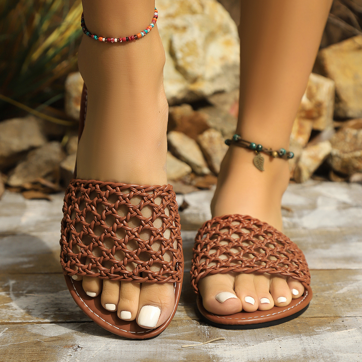Damen Mesh Slippers mit Quadratzehen-Design ⎜ Bequeme Hausschuhe mit trendigem Gewebe-Muster