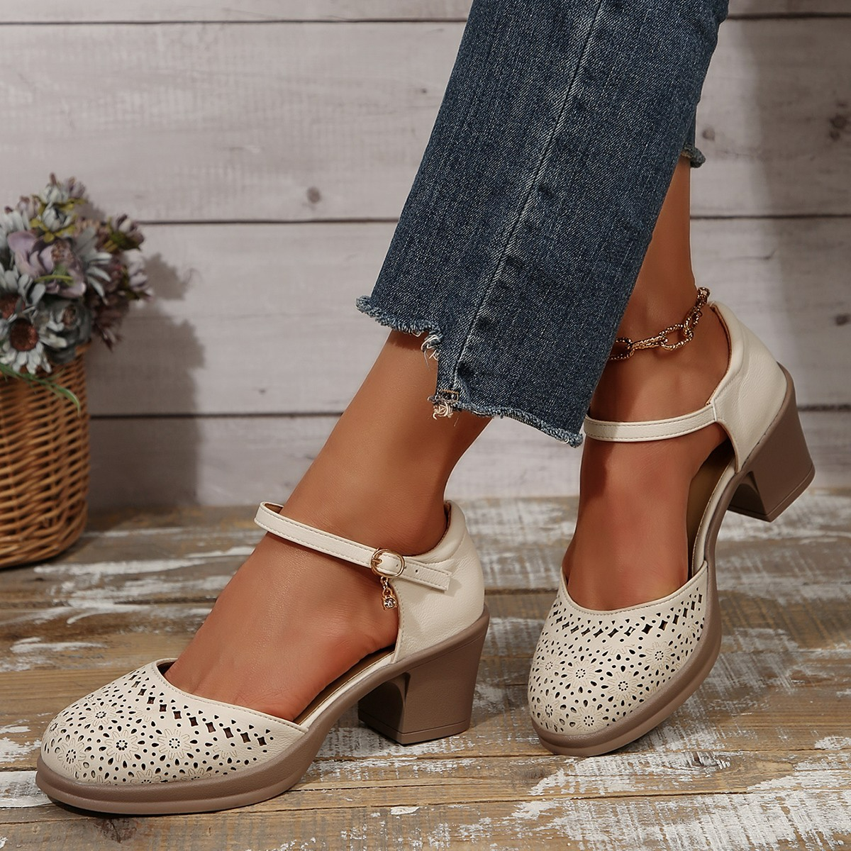Damen Pumps mit Blockabsatz ⎜ Bequeme Schuhe mit Schnallenriemen und luftigen Ausstanzungen