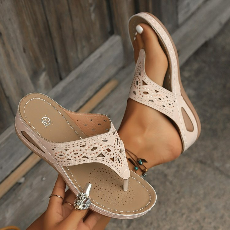 Damen Plateau Zehentrenner ⎜ Bequeme Sommer Flip-Flops mit Keilsohle und Strass für Strand und Freizeit