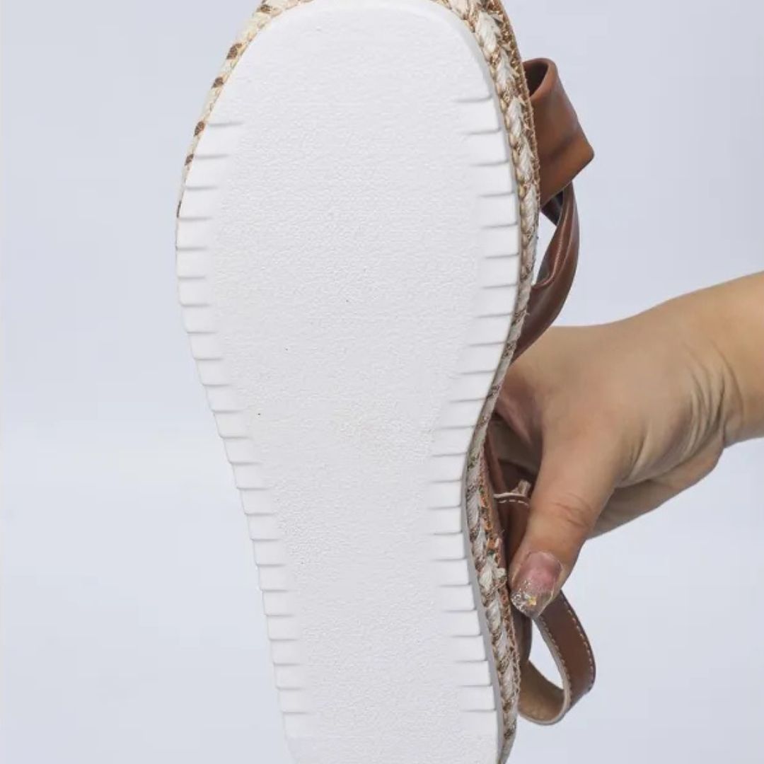 Plateausandalen für Damen ⎜ Sommerliche Schuhe mit Knoten-Design und dekorativer Bastsohle in Komfortweite