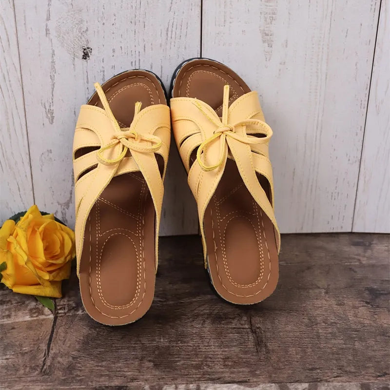 Damen Wedge Sandalen ⎜ Bequeme Schuhe mit Schleifen-Design und luftigen Ausschnitten