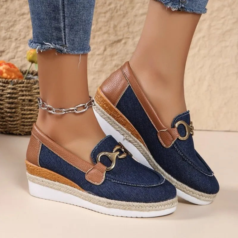 Wedge-Loafer für Damen ⎜ Bequeme Slip-On Schuhe mit Pferdekettenapplikation für Komfort und Stil
