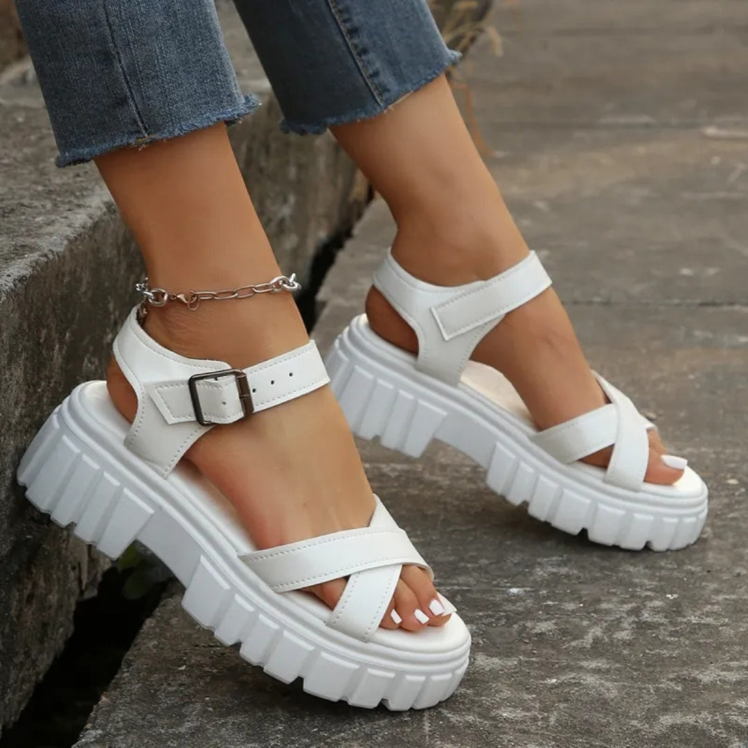 Plateausandalen für Damen ⎜ Trendige Sommerschuhe mit Dicker Profilsohle und Verstellbarem Riemen für Komfort