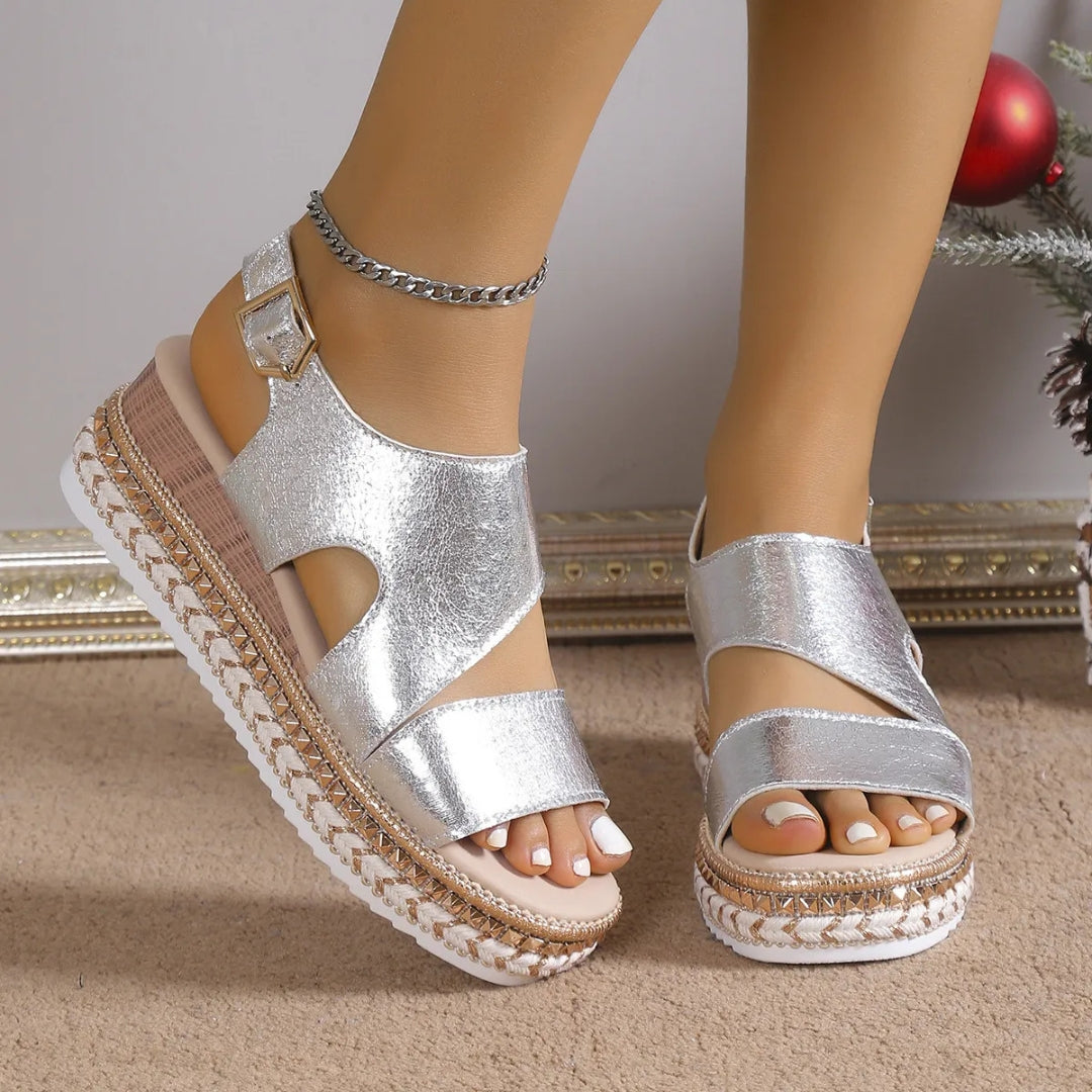 Keilsandalen für Damen ⎜ Bequeme Sommerschuhe mit Elastikband und Rutschfester Sohle In Metallic-Optik