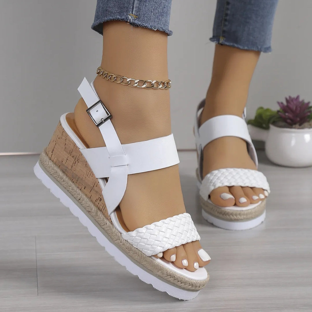 Keilsandalen für Damen ⎜ Offene Sommerschuhe mit Knöchelriemen und Geflochtener Sohle In Komfortweite