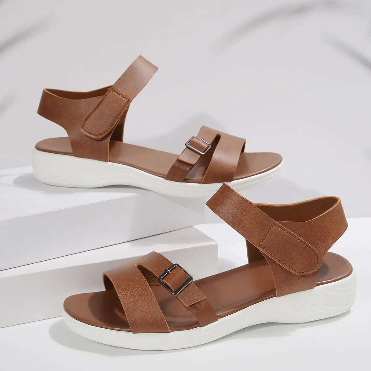 Klettsandalen für Damen ⎜ Bequeme Sommerschuhe mit flacher Keilsohle und verstellbarem Riemen