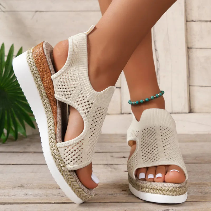 Damen Keilsandalen ⎜ Bequeme Sommerschuhe mit Strickdesign und Offener Zehenpartie für den Sommer