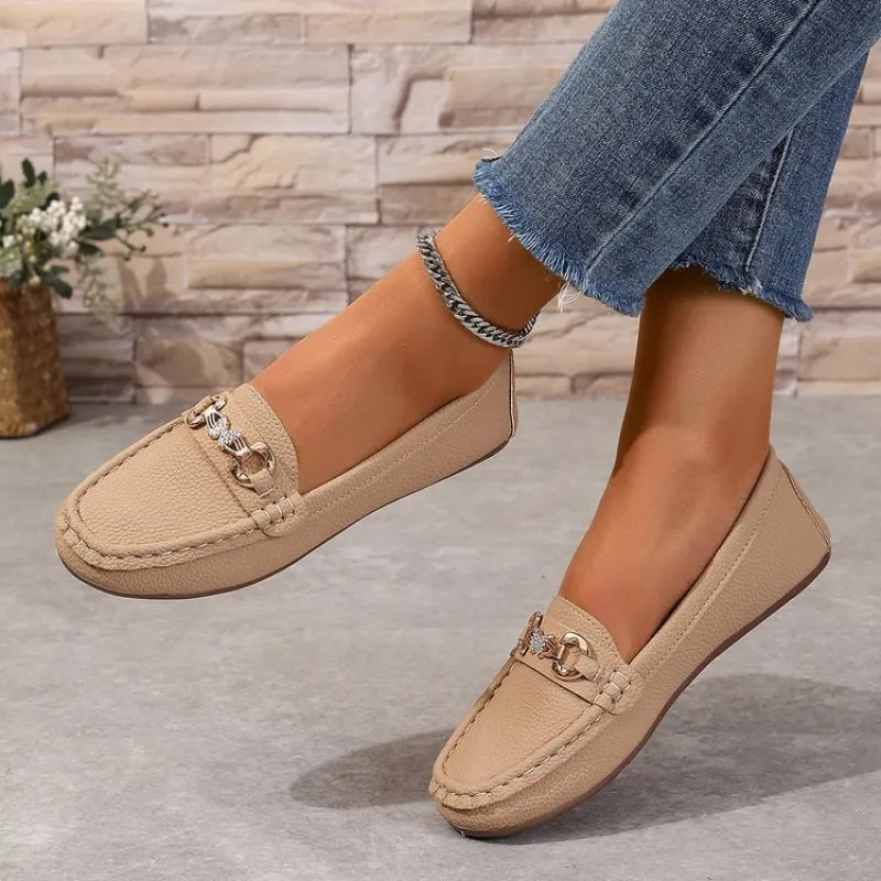 Mokassins für Damen ⎜ Bequeme Flats aus Leder mit Ketten-Detail und eleganter Slip-on Form