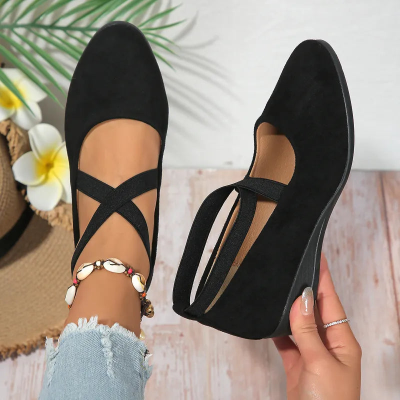 Wedge-Pumps für Damen ⎜ Bequeme Schuhe mit Kreuzriemen für Alltag und eleganten Look