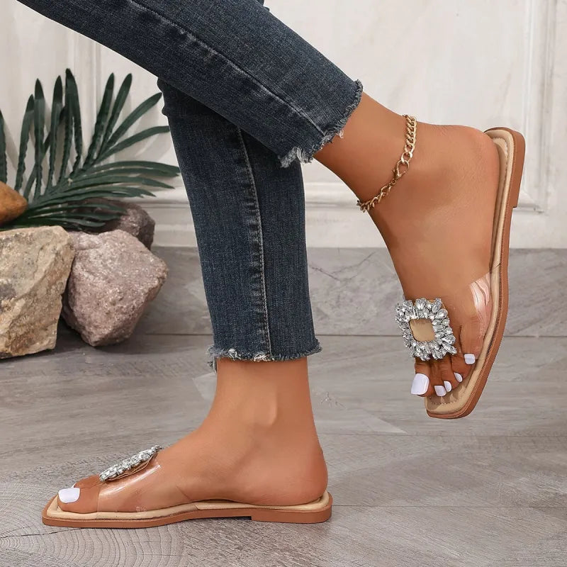 Schlichte Flache Sandalen für Damen ⎜ Transparente Sommerschuhe mit Strass-Applikationen und Elegantem Design