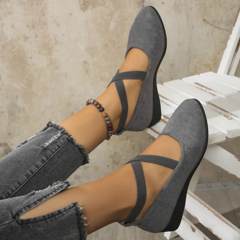 Wedge-Pumps für Damen ⎜ Bequeme Schuhe mit Kreuzriemen für Alltag und eleganten Look