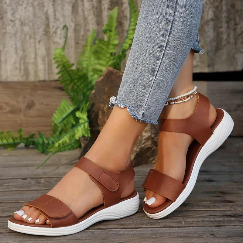 Damen Flache Sandalen ⎜ Bequeme Sommerschuhe mit Klettverschluss und Weicher Sohle für Strand & Alltag