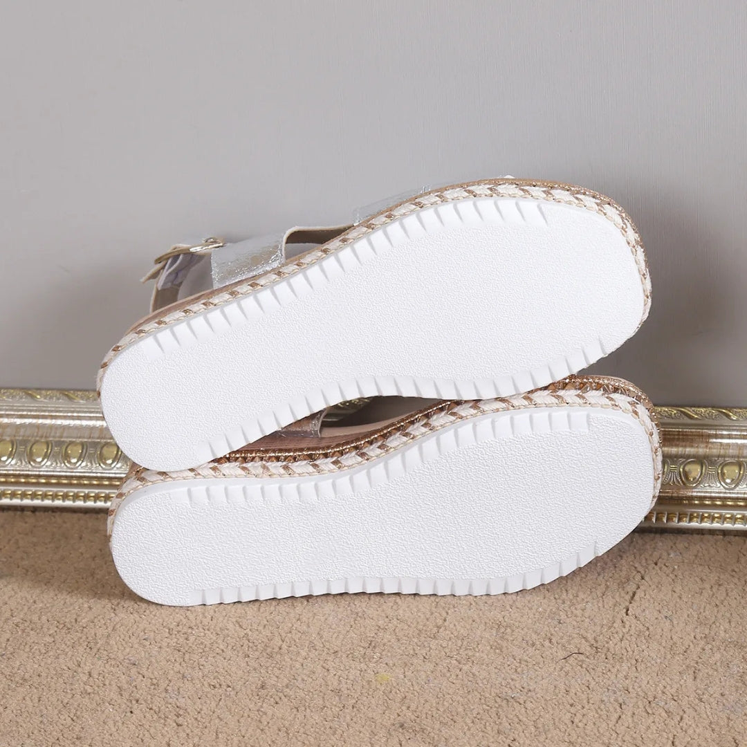 Keilsandalen für Damen ⎜ Bequeme Sommerschuhe mit Elastikband und Rutschfester Sohle In Metallic-Optik