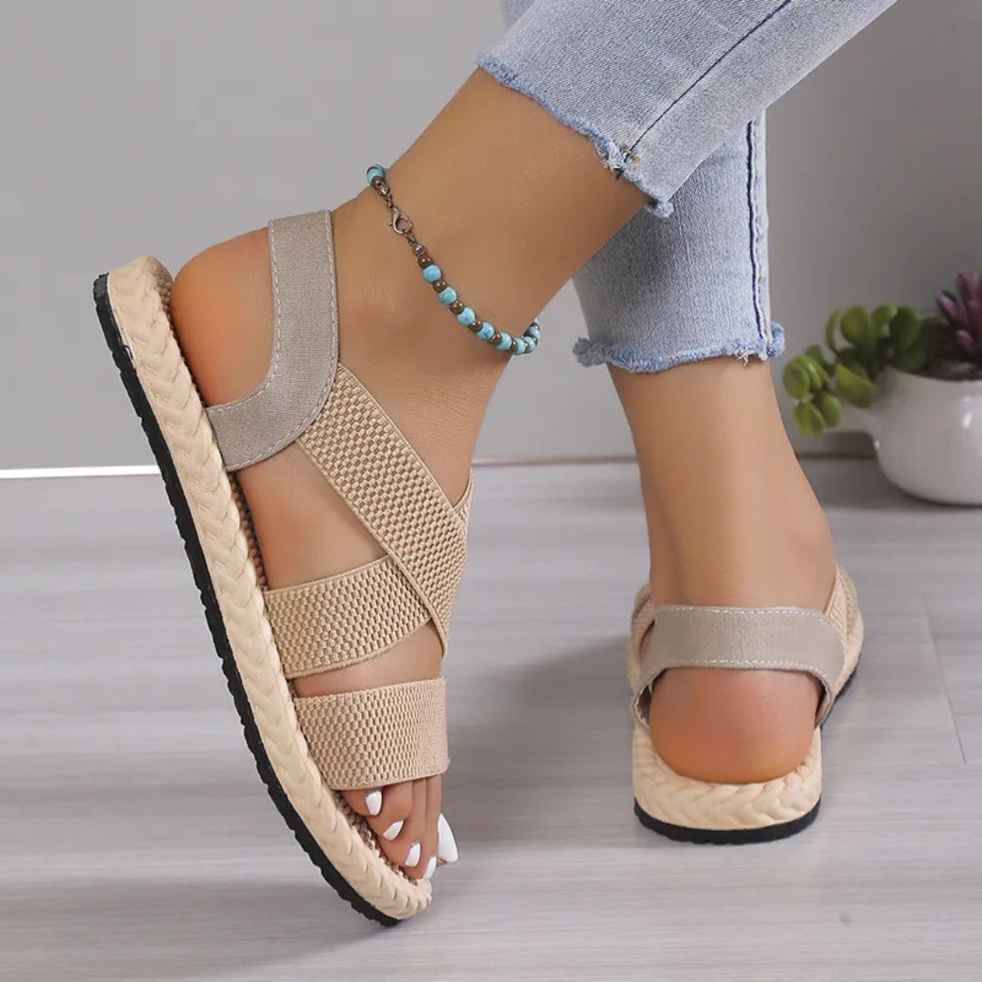 Flache Sandalen für Damen ⎜ Bequeme Sommerschuhe mit Kreuzriemen und Flexibler Bastsohle