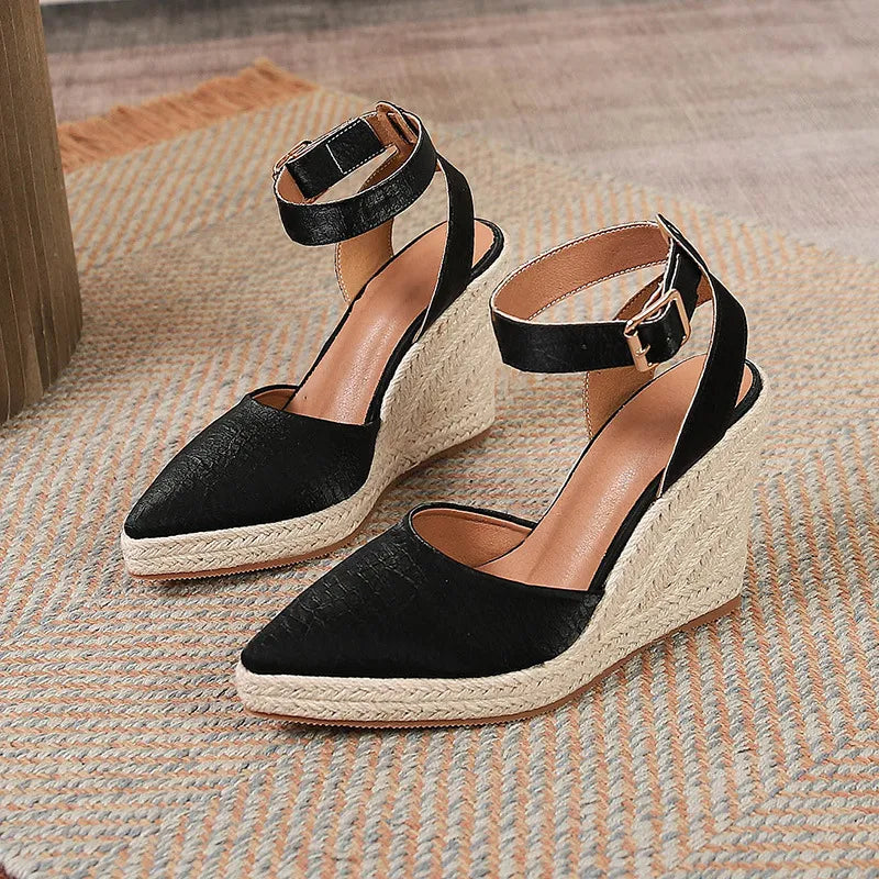 Damen Keilsandaletten mit Bastsohle ⎜ Elegante Sommerschuhe mit spitzer Kappe und verstellbarem Knöchelriemen